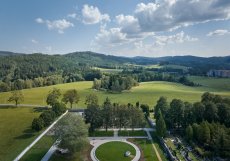 V návrhu rozšíření vratislavického hřbitova hledali architekti ze studia Mjölk formu, která je patřičně důstojná, ale zároveň obsahuje špetku naděje, aniž by se odkazovala k náboženským symbolům.