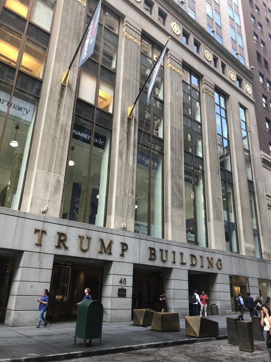 The Trump Building, 40 Wall Street  - V další impozantní 72patrové budově s nápisem Trump, figuruje ale Donald Trump údajně jen jako vlastník smlouvy na pronájem pozemku. 