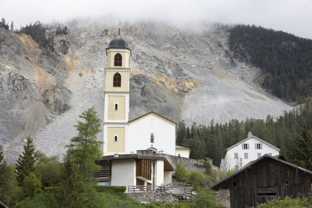 Švýcarská víska Brienz se kvůli hrozbě sesuvu horské stěny opět připravuje na evakuaci