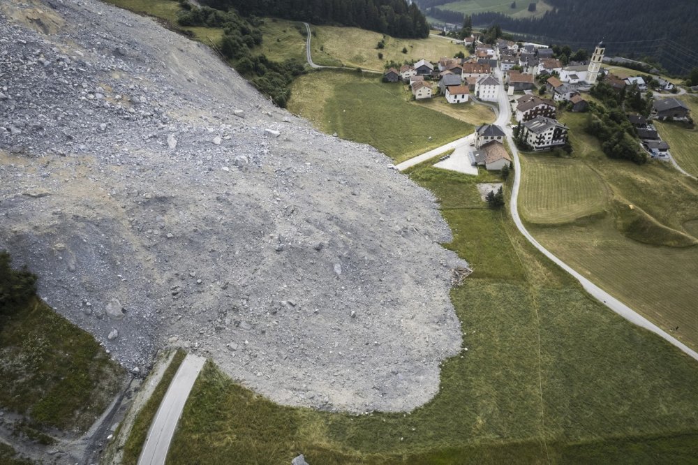 Švýcarská víska Brienz se kvůli hrozbě sesuvu horské stěny opět připravuje na evakuaci