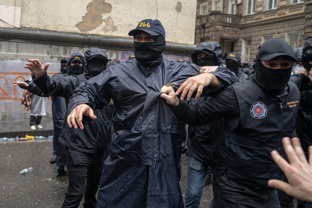 nominace v kategorii Reportáž - Ray Baseley, Forum 24 / Týdny protestů v Gruzii