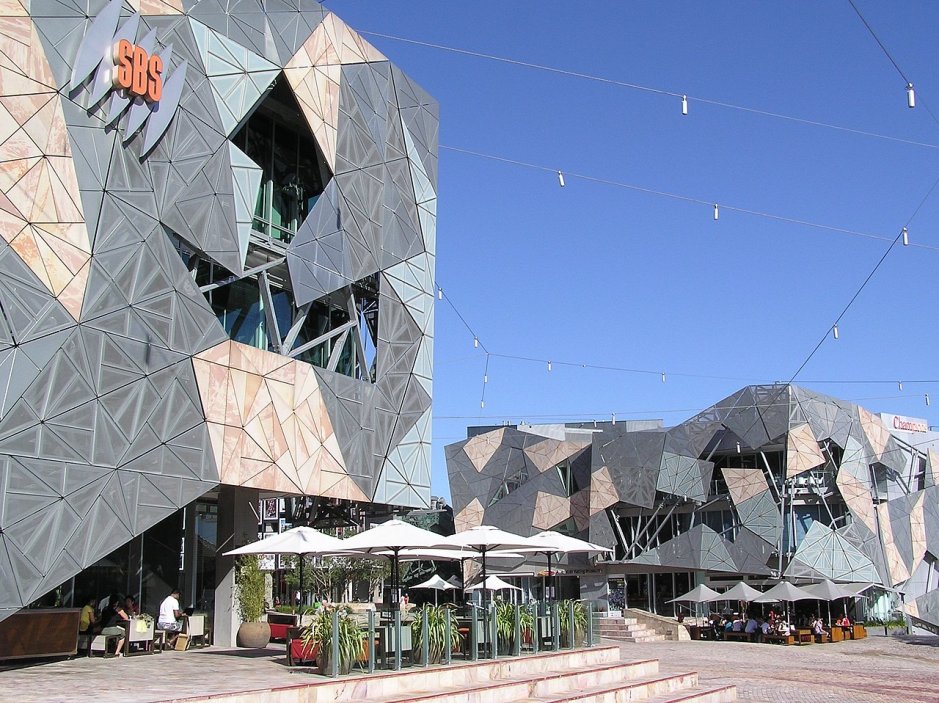 Server VirtualTourist zařadil na páté místo v ošklivosti futuristické náměstí Federation Square v Melbourne.