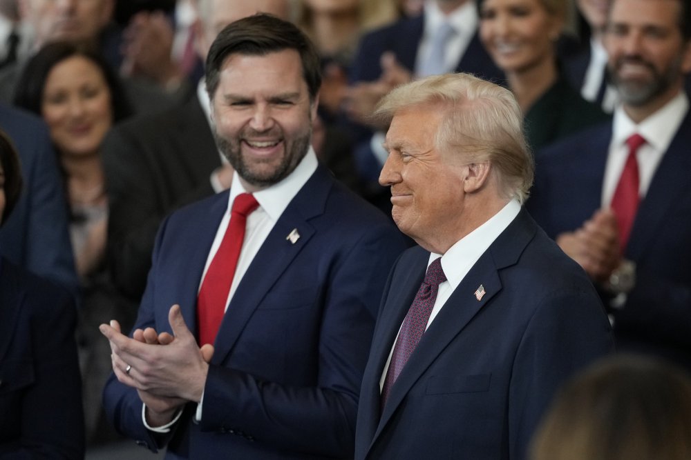  J. D. Vance a Donald Trump na 60. prezidentskou inauguraci do rotundy Kapitolu ve Washingtonu.