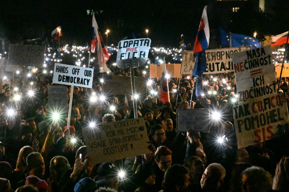 Protesty proti vládě Roberta Fica na Slovensku