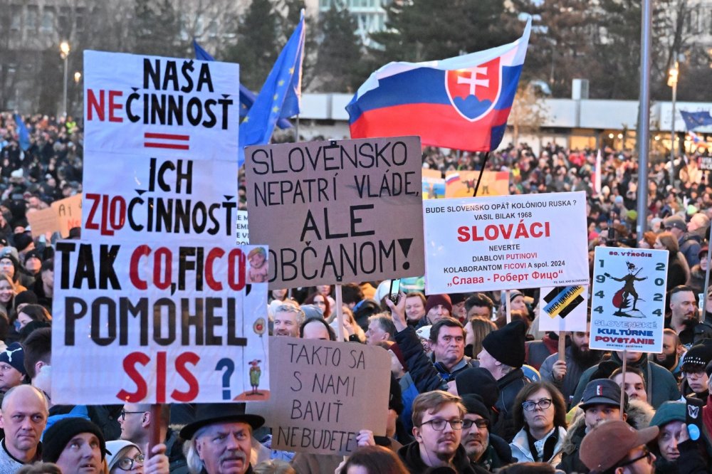 Protesty proti vládě Roberta Fica na Slovensku