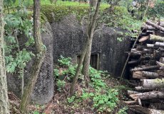 Tento řopík v jižní části obce za rodinnými domy nedaleko Šumického potoka a je přístupný po pozemcích ve vlastnictví třetích osob.