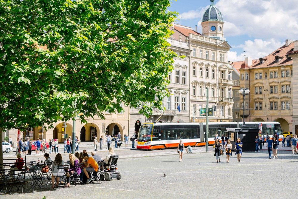 Cílem proměny je vytvořit z Malostranského náměstí místo pro setkávání lidí, vrátit ho tedy původnímu účelu.