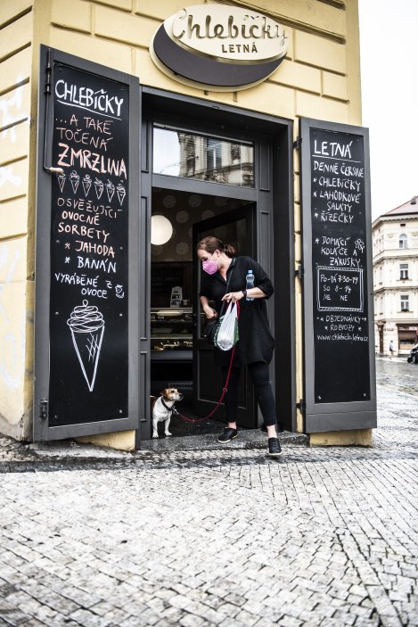 Tradiční české lahůdkářství si našlo svoje místo i na Letné v konkurenci moderních gastronomických podniků. 