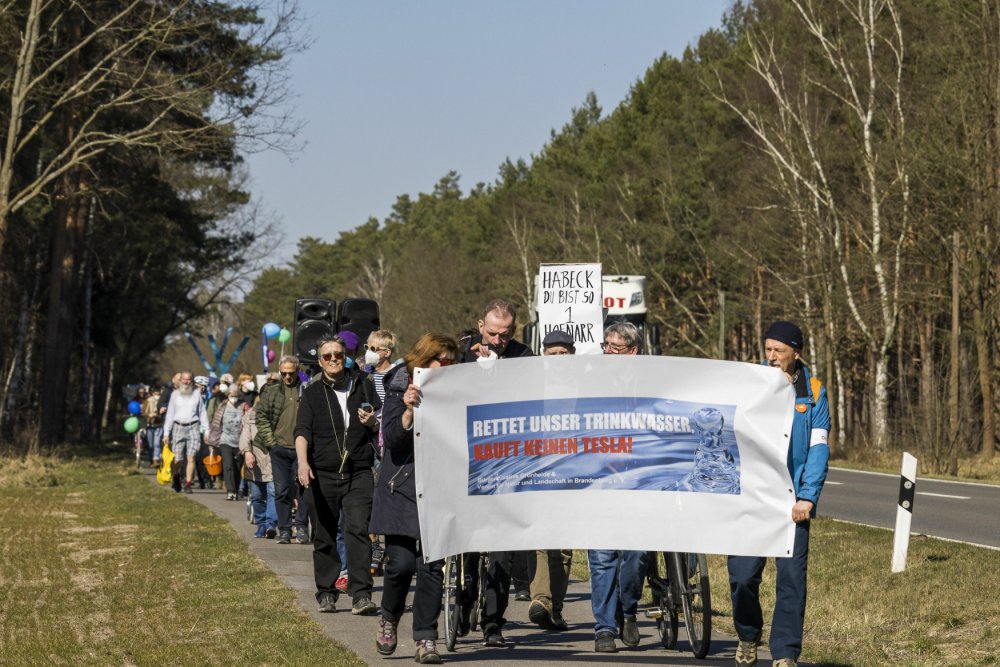 Ne všichni otevření gigafactory Tesly nedaleko Berlína fandí. Proti se staví například ekologické spolky.