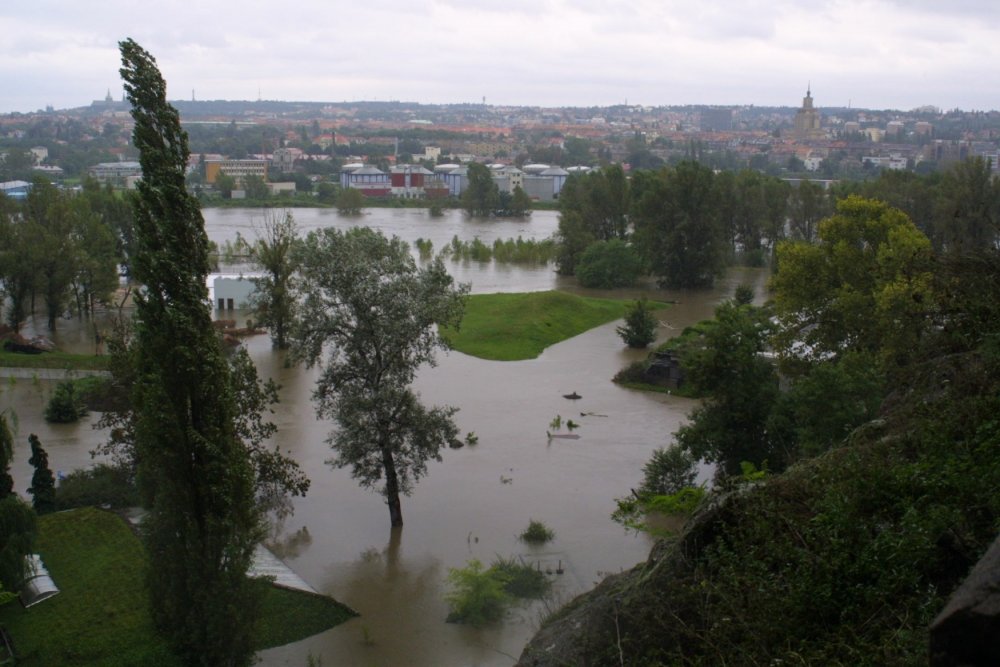 Záplavy v srpnu 2002 v pražské zoologické zahradě v Troji.