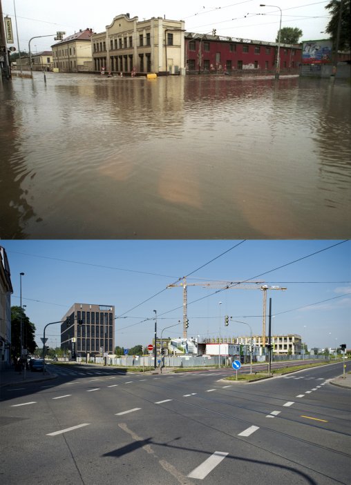 Jednou z nejvíce zasažených pražských čtvrtí byl při povodních v roce 2002 pražský Karlín. Na snímku z 23. srpna 2002 (nahoře) je křižovatka ulic Sokolovská a U Rustonky a dole stejné místo dnes (na snímku z 2. srpna 2017). 