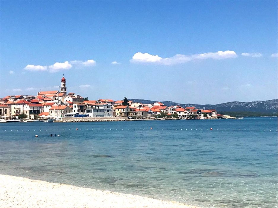 Ceny mohou výrazně lišit dle lokality. Nejvíce si připlatí turisté mířící na Hvar nebo do Dubrovniku.