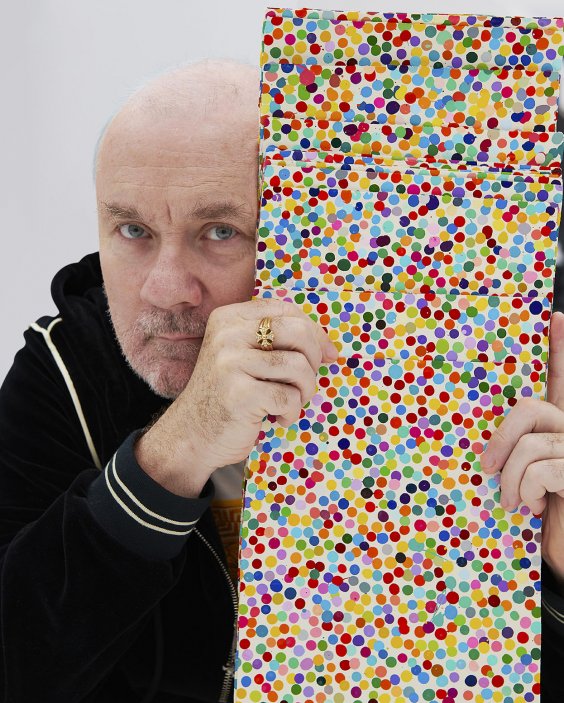 Damien Hirst spolupracuje s HENI Gallery již poněkolikáté. Jeho obdivovatelé si tak již mohli koupit několik děl, jejichž cena vždy raketově vzrostla.