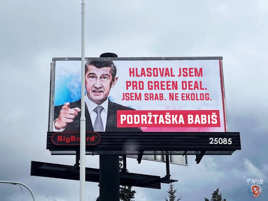 “Protiválečný” billboard Andreje Babiše zaujal tvůrce na sociálních sítích asi nejvíce.