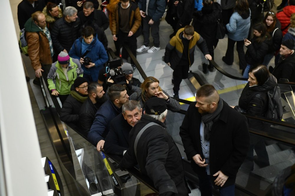 Andrej Babiš v rámci kampaně navštívil i nákupní centrum v Jablonci nad Nisou.