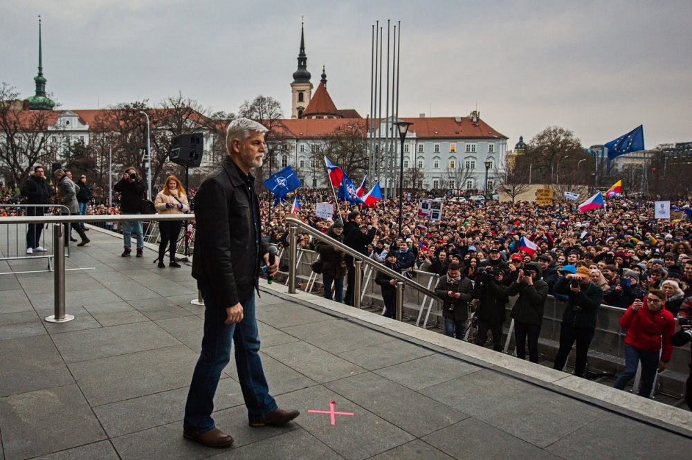 Prezidentský kandidát Petr Pavel při setkání s občany před druhým kolem prezidentských voleb, 20. ledna 2023 v Brně.