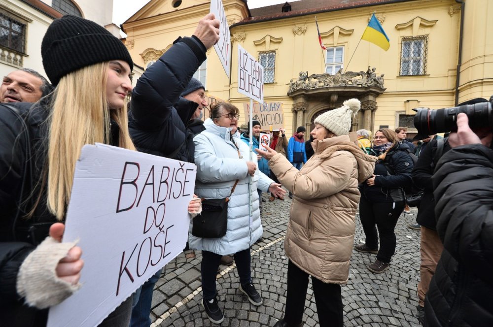 Odpůrci na setkání prezidentského kandidáta a předsedy hnutí ANO Andreje Babiše s občany, 23. ledna 2023, Brno.