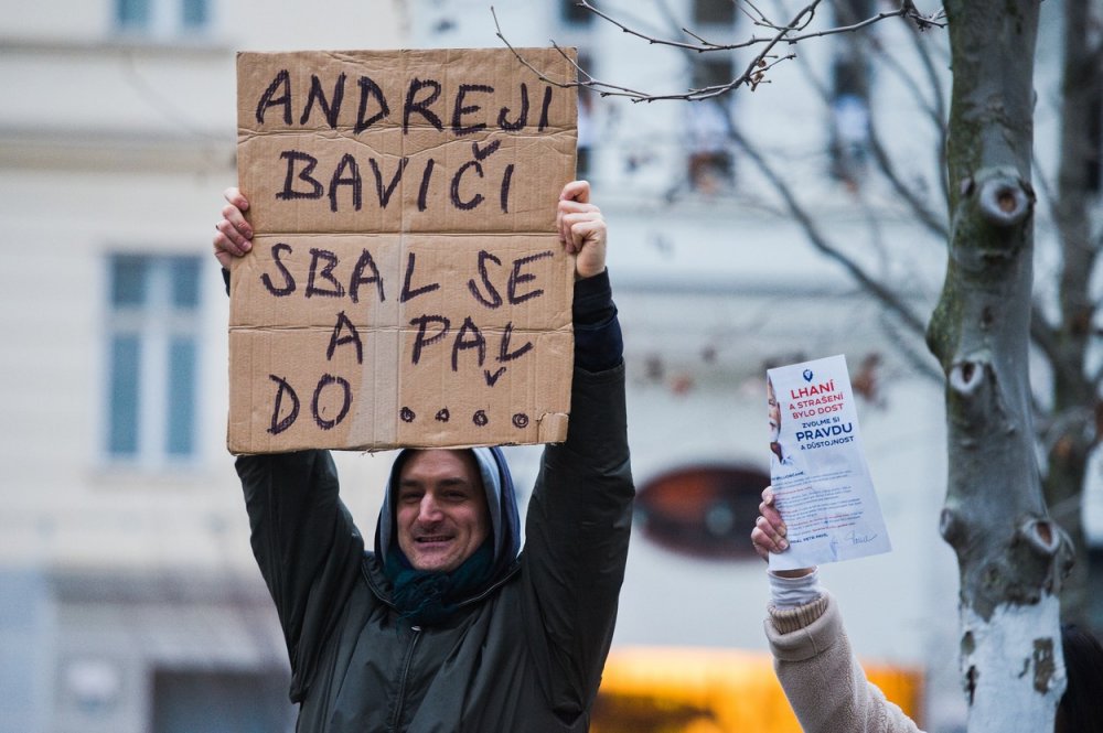 Odpůrci prezidentského kandidáta Andreje Babiše protestují při setkání Babiše s občany, 23. ledna 2023 v Brně.