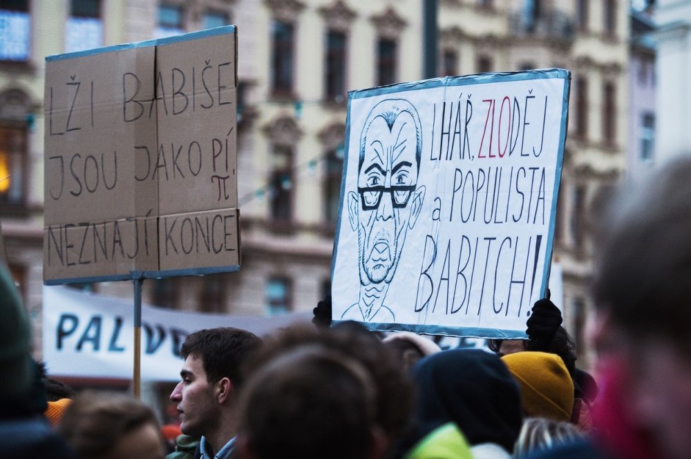 Odpůrci prezidentského kandidáta Andreje Babiše protestují při setkání Babiše s občany, 23. ledna 2023 v Brně.