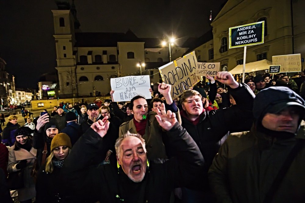 Odpůrci prezidentského kandidáta Andreje Babiše protestují při setkání Babiše s občany, 23. ledna 2023 v Brně.