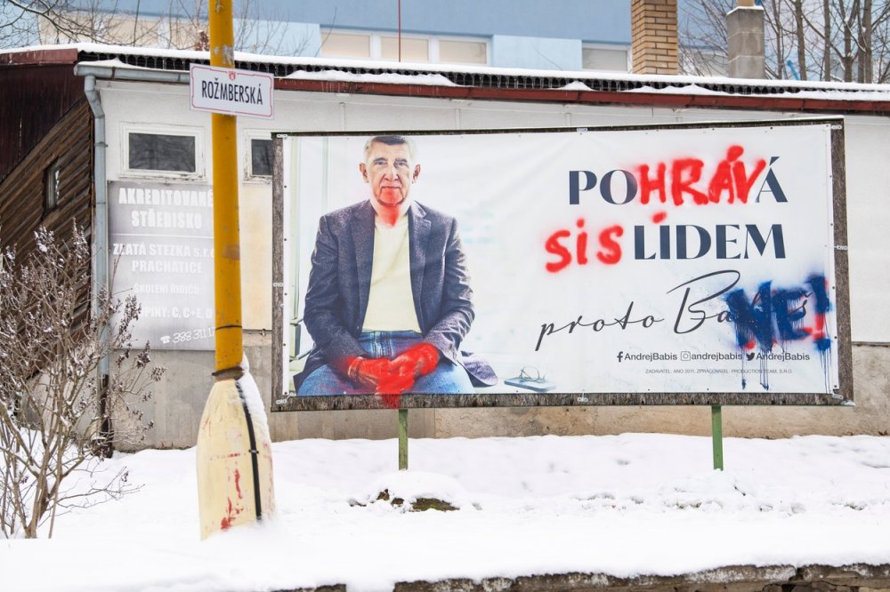 Billboard kandidáta na prezidenta Andreje Babiše před druhým kolem voleb, 25. ledna 2023 v Prachaticích.