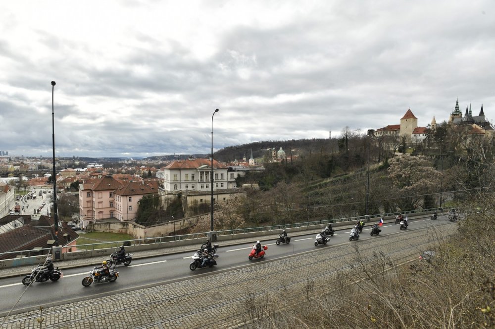 Spanilá jízda motorkářů u příležitosti inaugurace nově zvoleného prezidenta Petra Pavla, 9. března 2023, Praha.