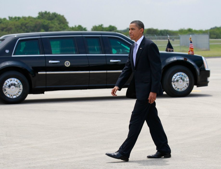 K vrcholným dílům v oboru dlouhých limuzín patří prezidentský Cadillac One amerického prezidenta, v tomto případě Baracka Obamy (na snímku z roku 2010).