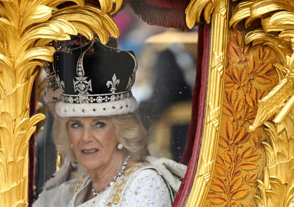 Během ceremonie byla korunována i manželka Karla III. Camilla.