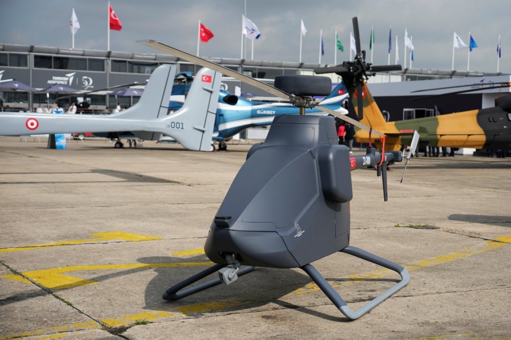 Maketa nákladního Rotary Wing Cargo UAV od Turkish Aerospace Industries.