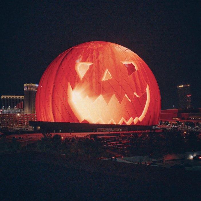 Sphere se může během oslav Halloweenu proměnit v obří dýni