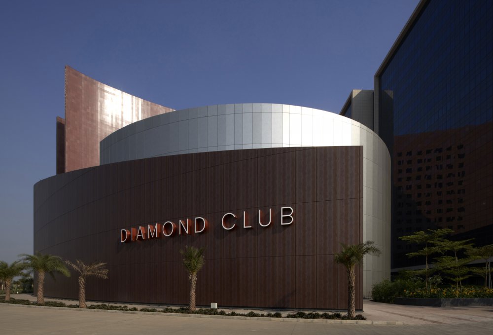 Exteriér budovy Surat Diamond Bourse