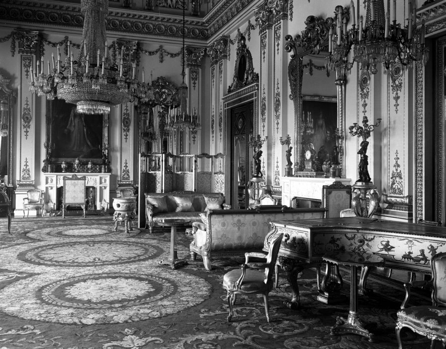 Takhle vypadal jeden ze sálů zvaný The White Drawing Room v roce 1947.