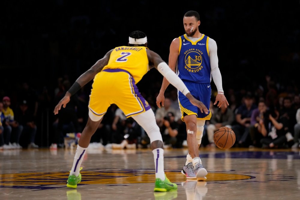 Stephen Curry z Golden State Warriors si za rok přijde na 53,8 milionů dolarů