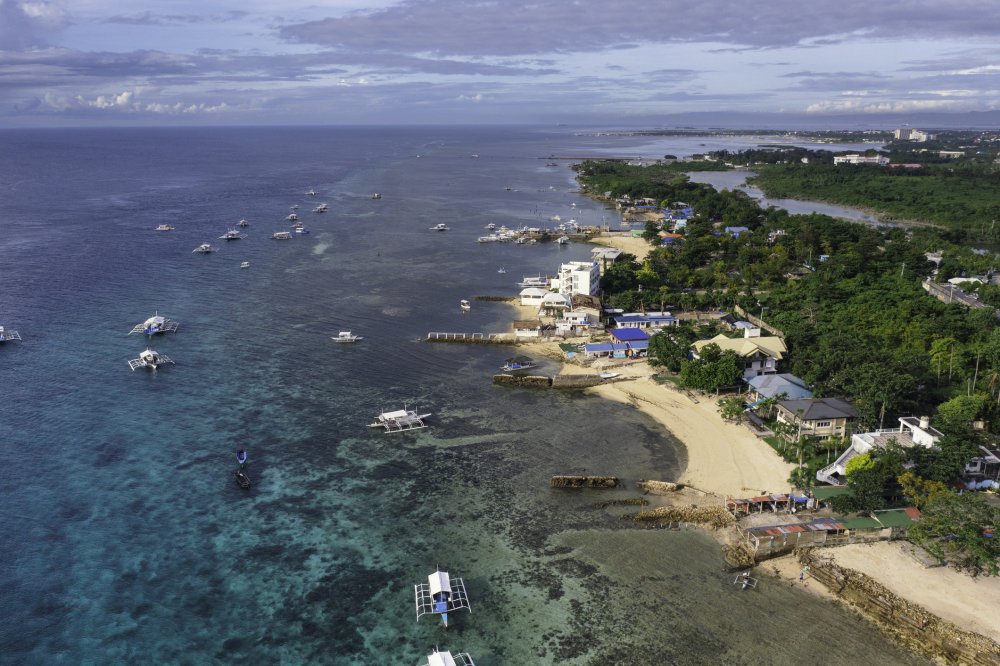 9. místo - Grand Cayman, Kajmanské ostrovy. Další destinace z Karbiku v nejdražší desítce. Noc zde vyjde jednotlivce nebo pár na 830 dolarů, tedy více než 18 tisíc korun. V případě rodinny je částka ještě o několik stovek vyšší. Průměrně zde turisté utratí 943 dolarů, asi 20680 korun. 