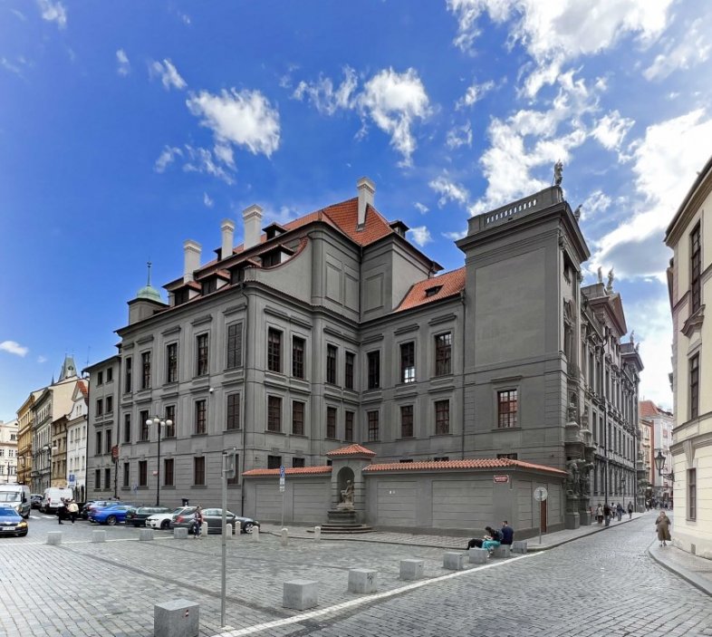 Clam-Gallasův palác na Starém Městě pražském patří k nejvýznamnějším architektonickým památkám Prahy a České republiky. Je jedním z vrcholných děl pražské barokní architektury.