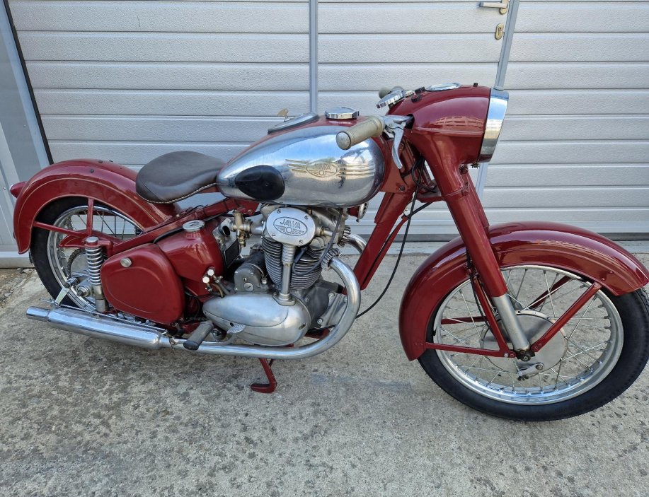 Motocykl Jawa 500 OHC 01 z roku 1955 se vydražil za 715 tisíc korun