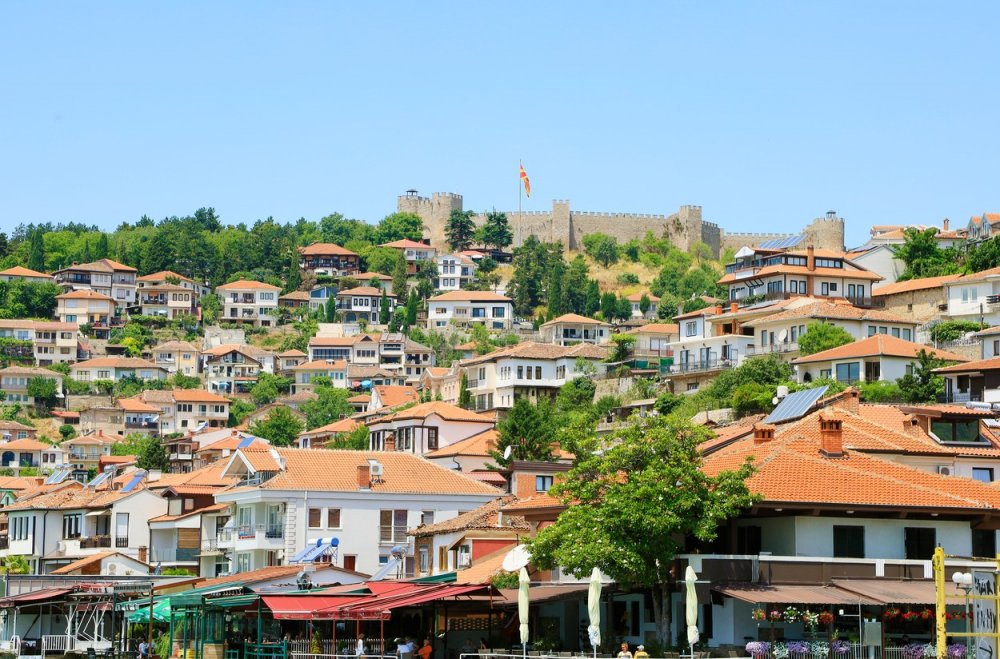 Samouilova pevnost v Ohridu byla postavena za cara Samuila v 10. století. Dodnes se zachovaly mohutné hradby s věžemi. Pod pevností se nachází staré město Ohrid