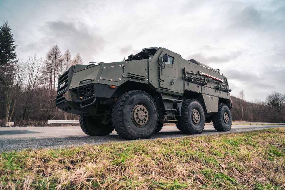 Vozidlo Titus (Tactical Infantry Transport & Utility System) je výsledkem spolupráce společnosti TDV a francouzského výrobce speciální obranné techniky Nexter Systems