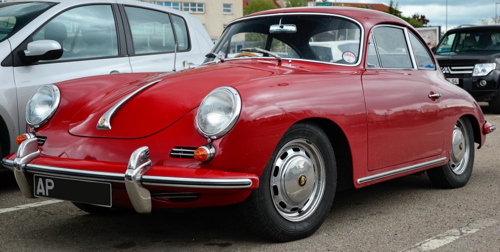 Porsche 356 C coupé původní série z přelomu 40. a 50. let na snímku z roku 2016.