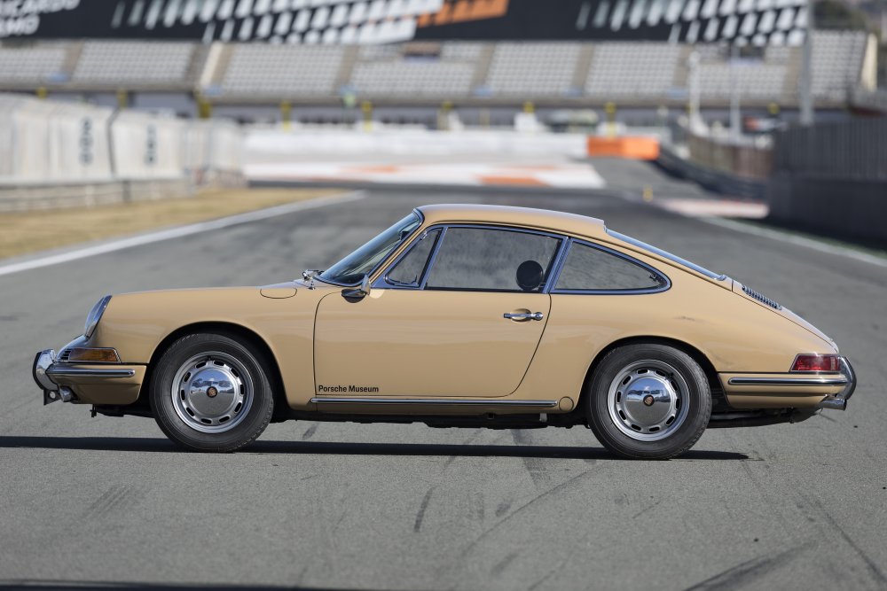 První verze Porsche 911, jak jej uchovává Porsche Museum.