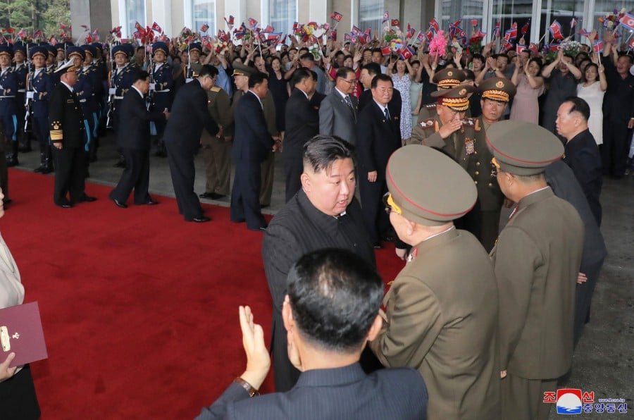 Kim Čong-un odjíždí do Ruska, rozloučení na nádraží asi 11. září 2023.