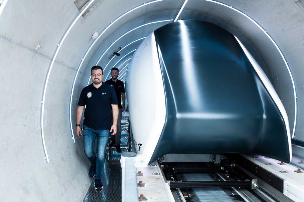 Zkušební tubus postavený TUM Hyperloop u Mnichova.