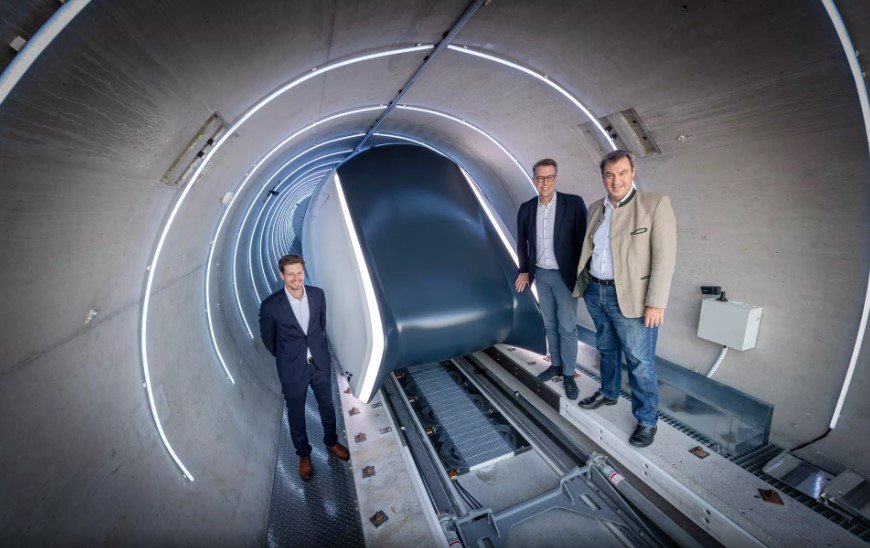 Zkušební tubus postavený TUM Hyperloop u Mnichova.