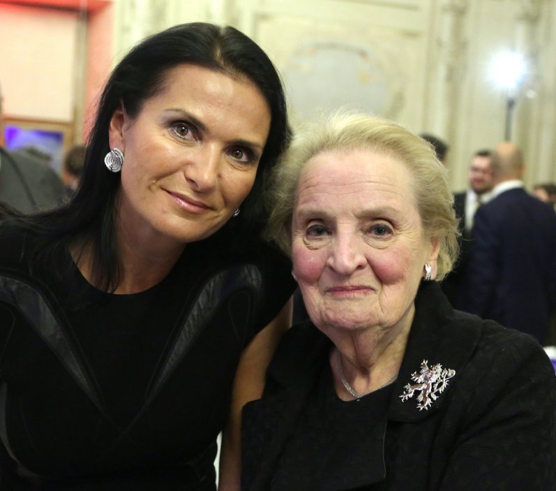 Michaela Bakala s Madeleine Albright