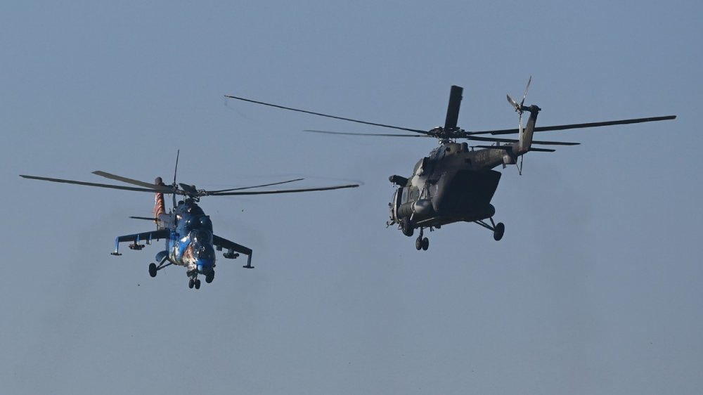 Vrtulníky Mi-2435V (vlevo) a Mi-171š (vpravo)