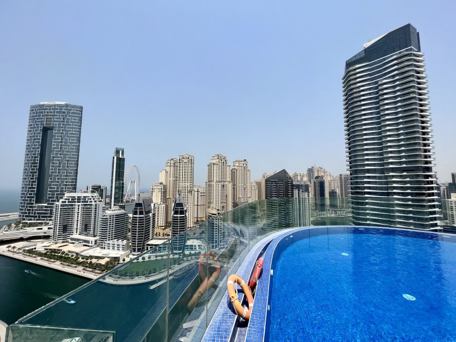 Rooftop pool v projektu Condor Marina Star