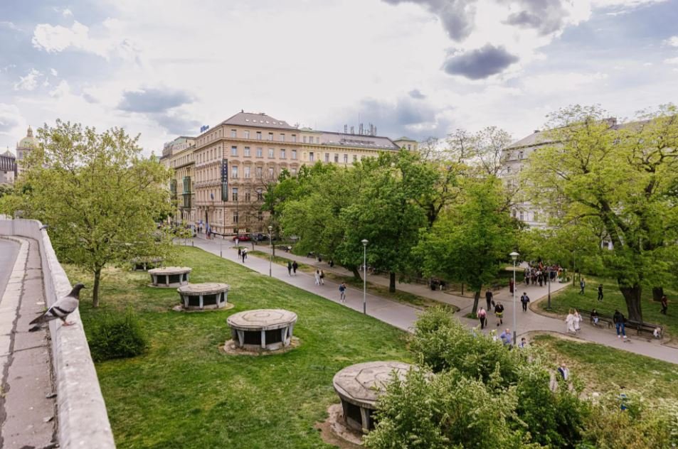 Architektonické týmy řeší i lepší prostupnost parku. Nově jím pojede i tramvaj.