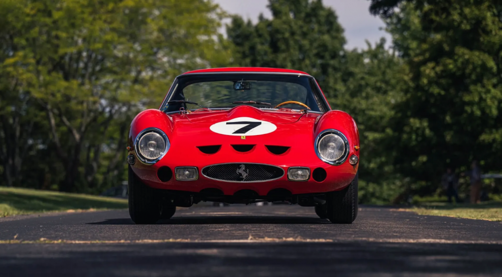 Ferrari 330 LM/250 GTO Scaglietti z roku 1962 se prodalo za astronomických 42 milionů liber