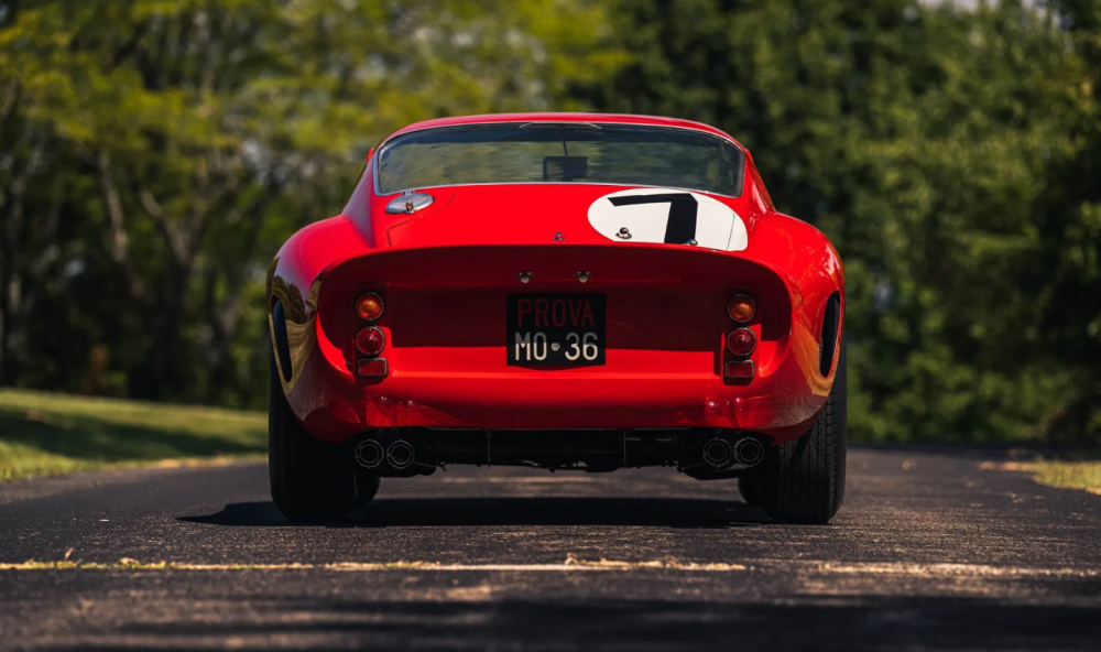 Ferrari 330 LM/250 GTO Scaglietti z roku 1962 se prodalo za astronomických 42 milionů liber