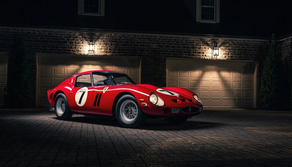 Ferrari 330 LM/250 GTO Scaglietti z roku 1962 se prodalo za astronomických 42 milionů liber